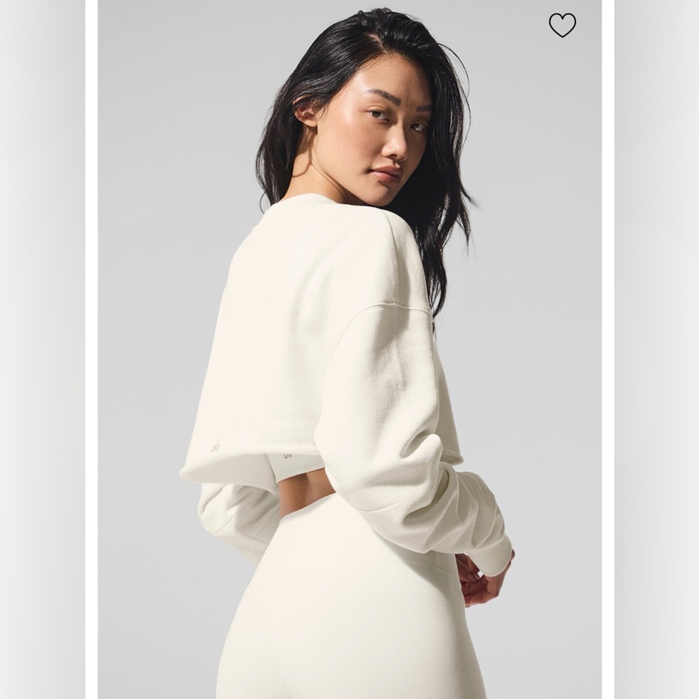 Elegant Cream Women's Top - Picture 5 of 6